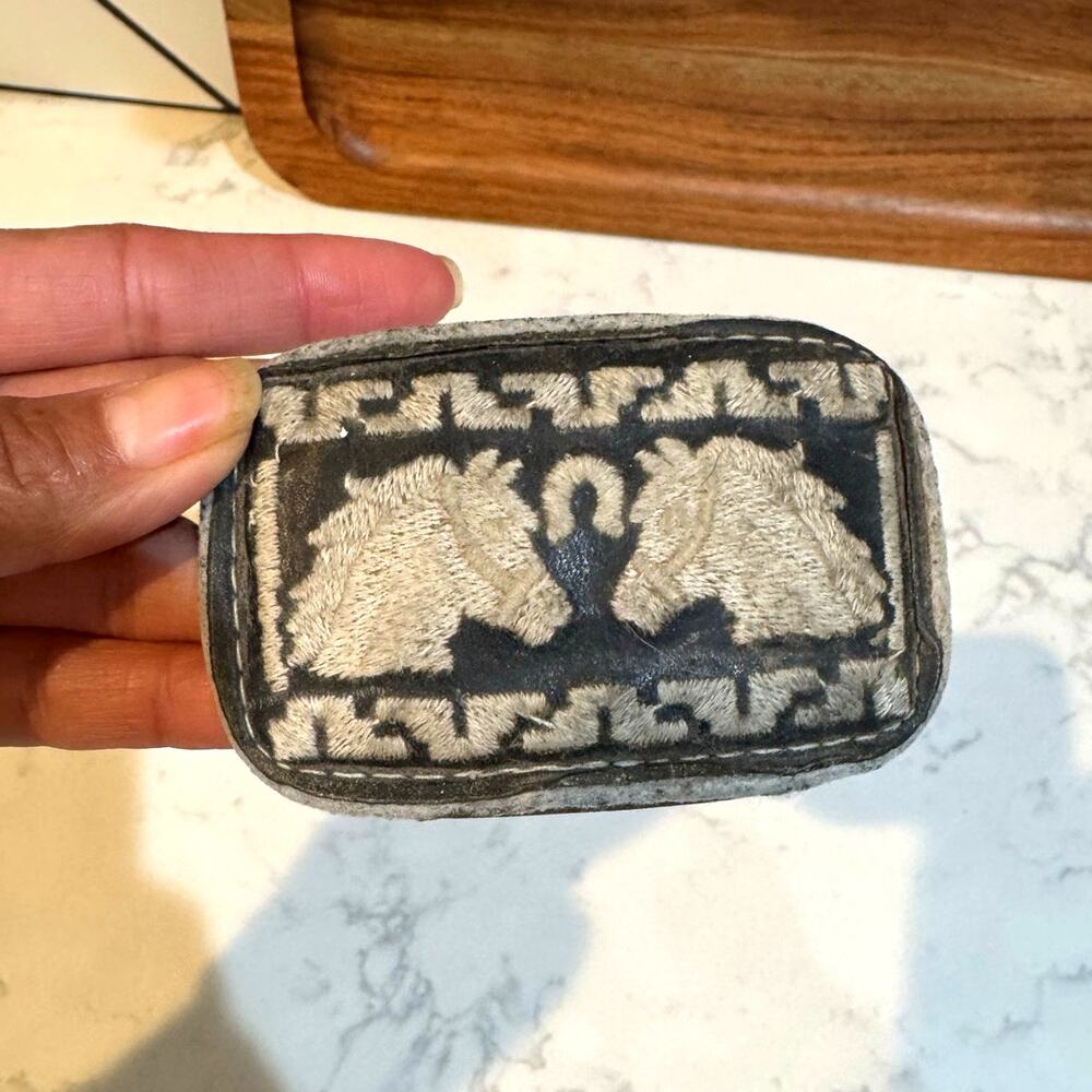 handcrafted Mexican leather wallet featuring embroidered horse heads horseshoe